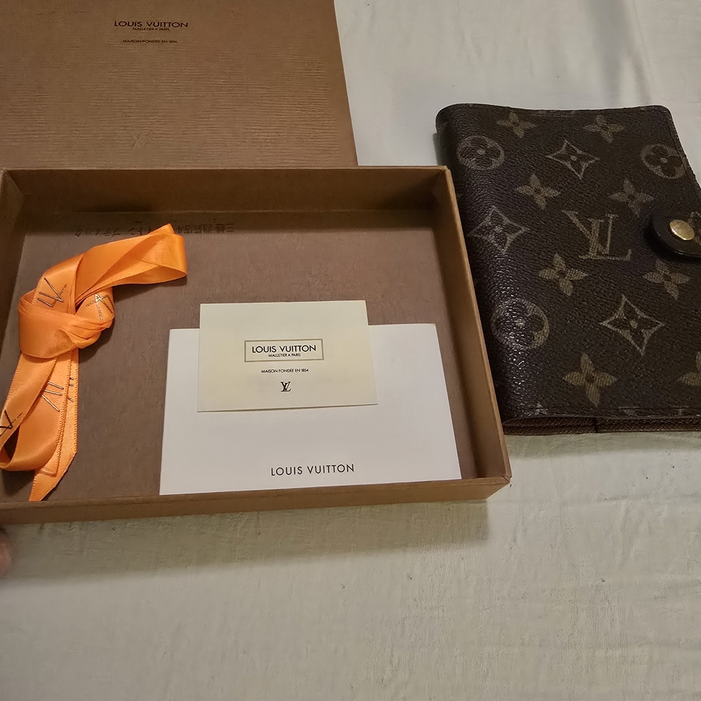 Louis Vuitton Monogram Agenda - Picture 3 of 17
